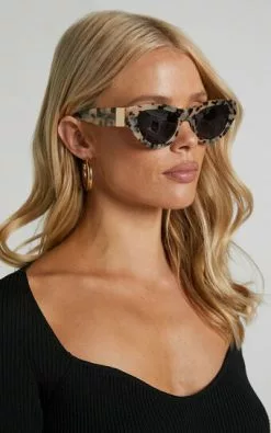 Showpo Shop 24 BANBÉ EYEWEAR Banbe Eyewear - The Carla In Blonde Torte Jet