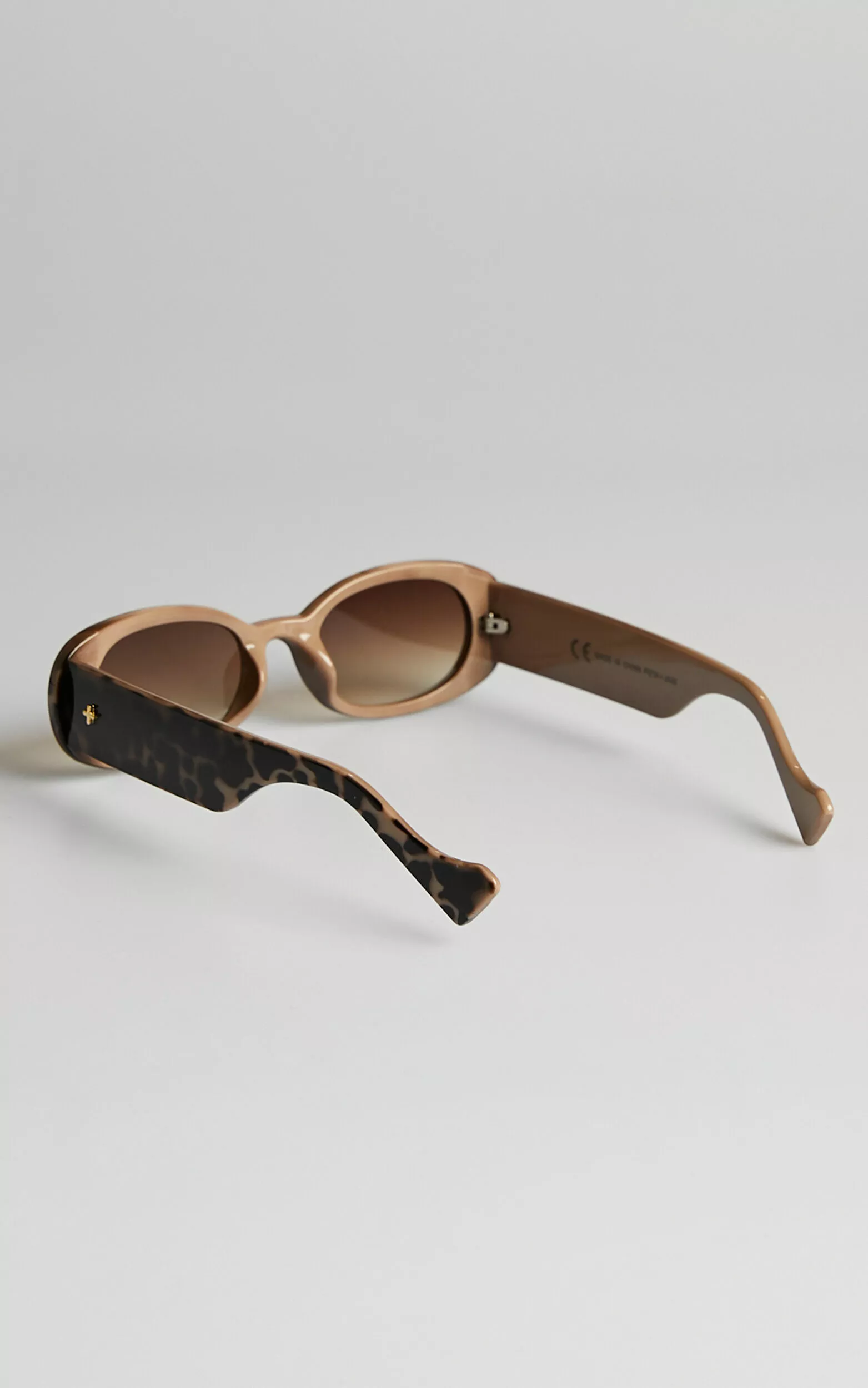 Peta And Jain - Jones Sunglasses In Tortoiseshell - Image 6