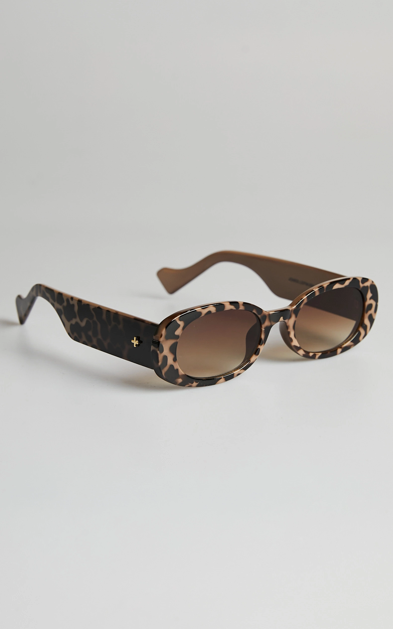 Peta And Jain - Jones Sunglasses In Tortoiseshell - Image 5