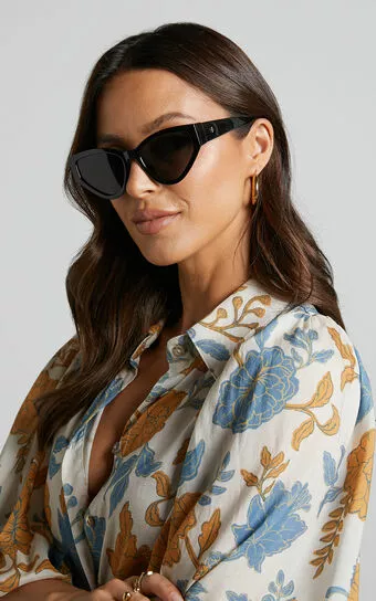 Peta And Jain - Lacey Sunglasses In Black Frame / Smoke Mono Lens