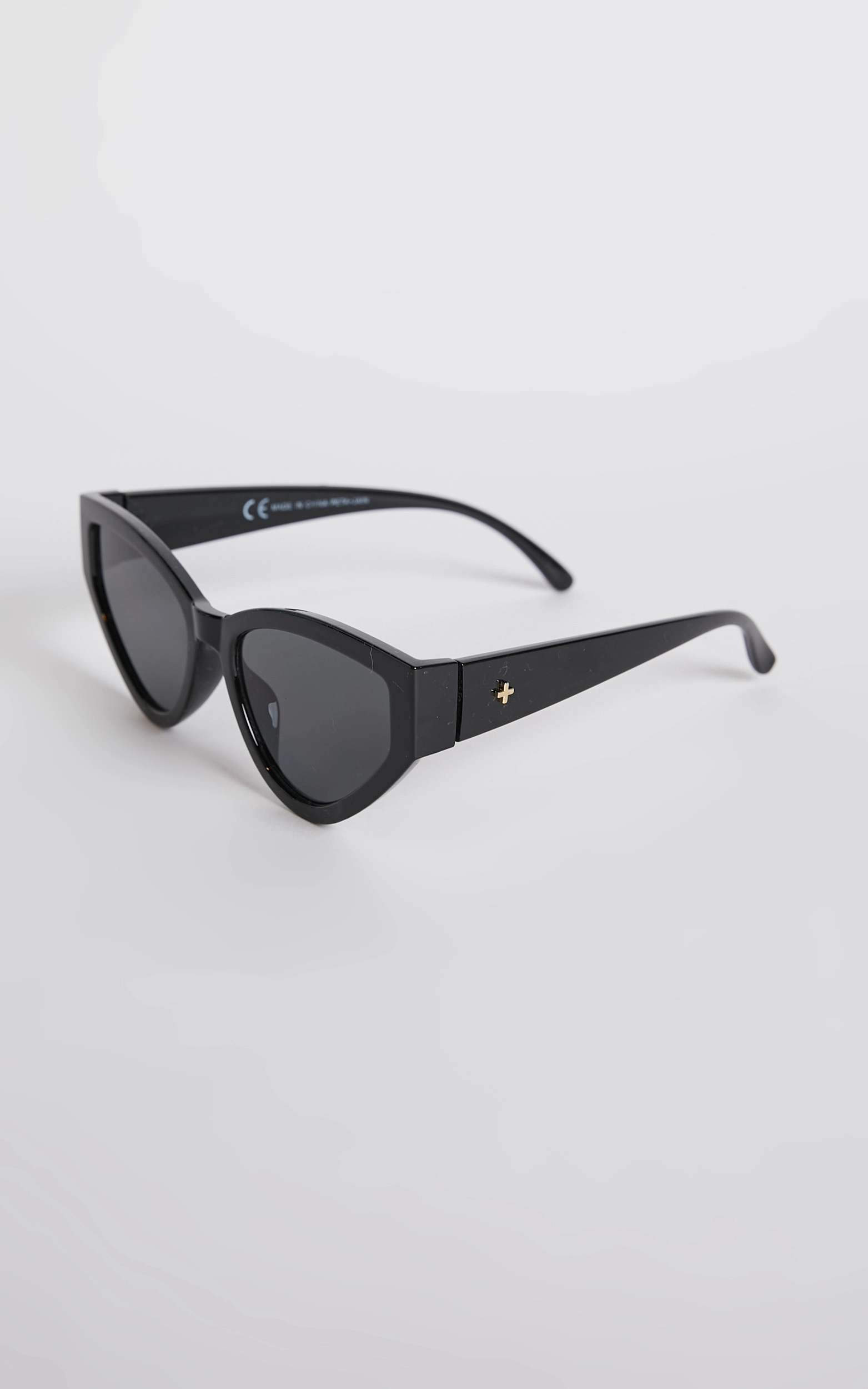 Peta And Jain - Lacey Sunglasses In Black Frame / Smoke Mono Lens - Image 5